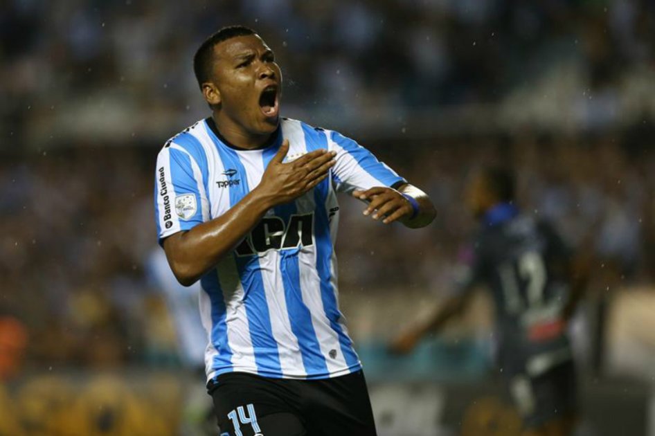 Colombiano Roger Martínez anotó en goleada de Racing sobre Bolívar