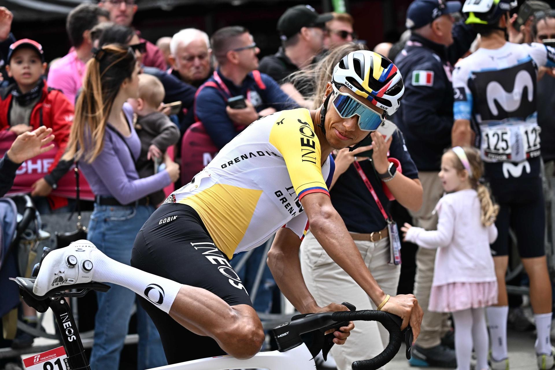 Egan Bernal cede tiempo, pero sigue con chances en la Vuelta a Burgos