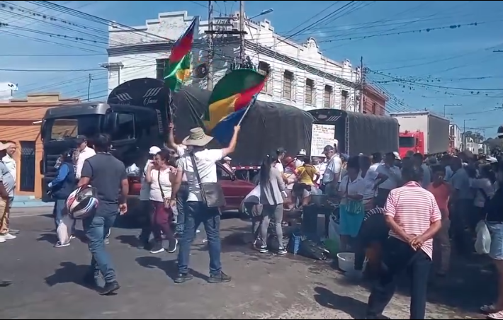Habitantes de Socorro protestan por un contrato del alumbrado que sería de 30 años