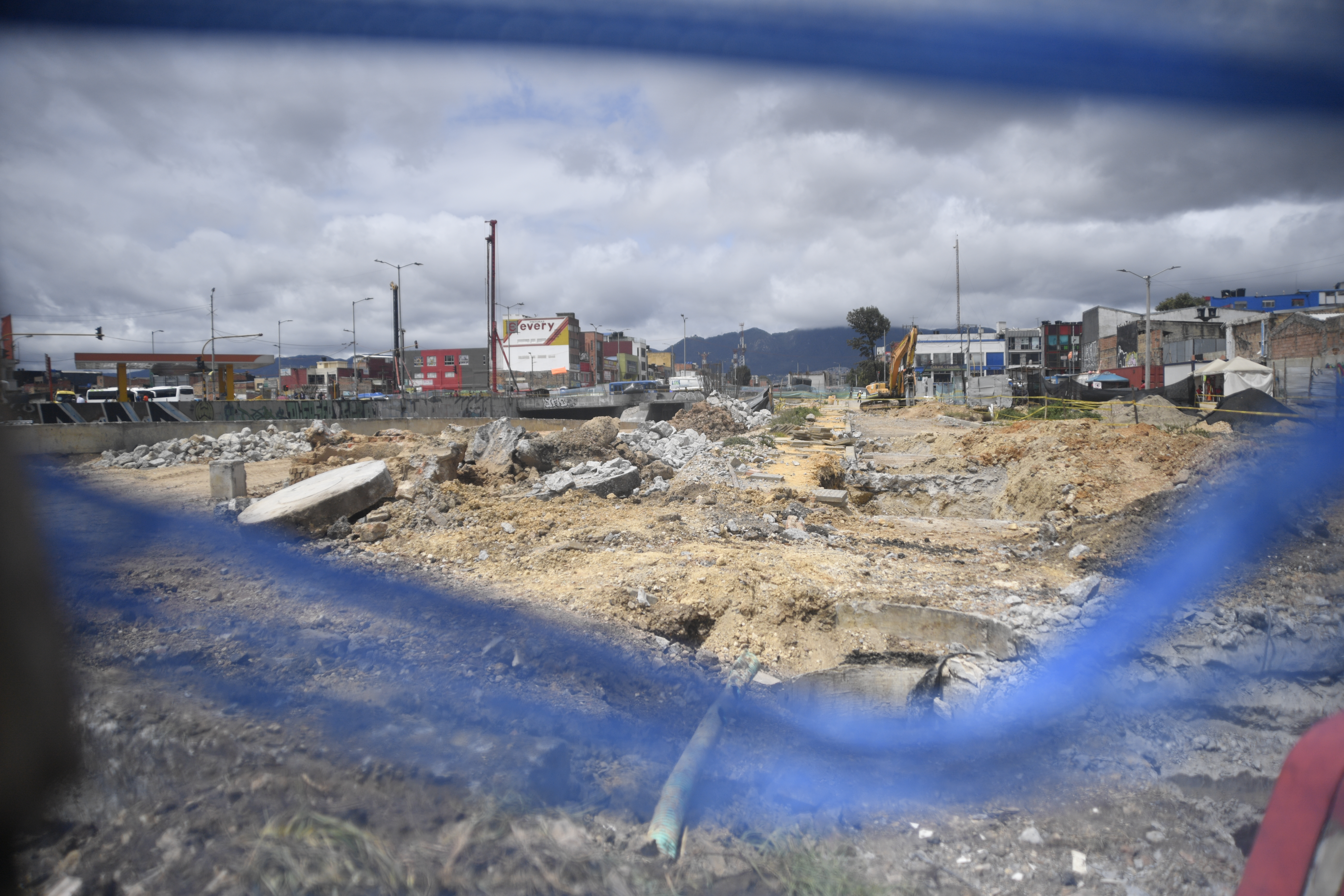 Concejal advirtió billonario déficit para terminar 76 obras claves en Bogotá