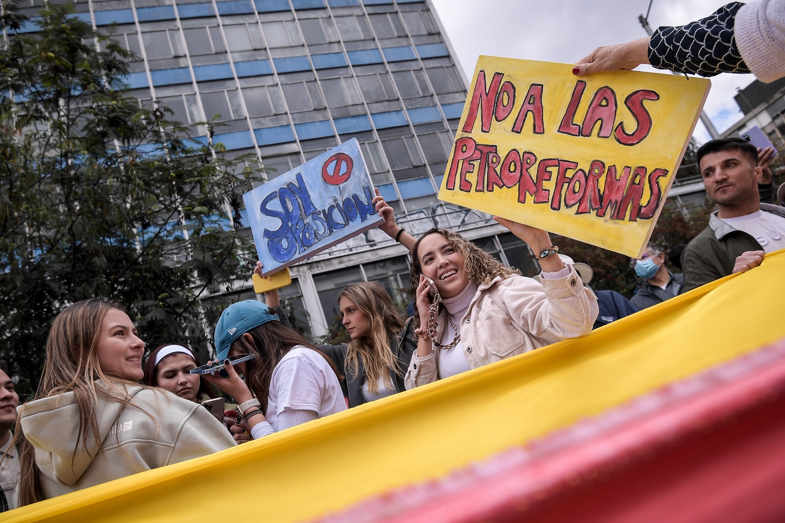 Aunque en la mayor parte de la jornada transcurrió en completa calma, reportes ciudadanos notificaron agresiones en la Plaza de Bolívar.