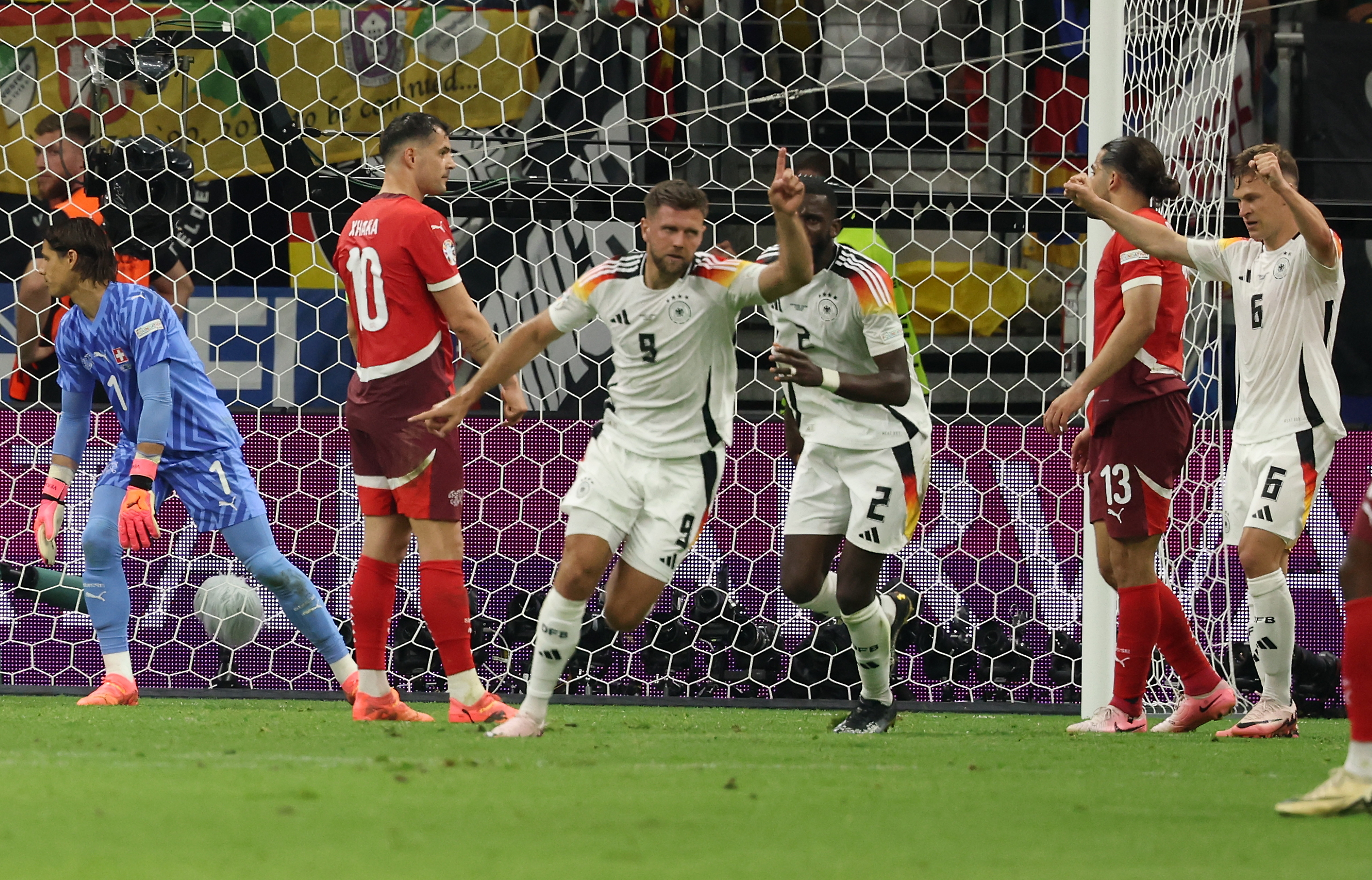 Alemania salvó al último minuto su liderato contra Suiza: mire el agónico gol
