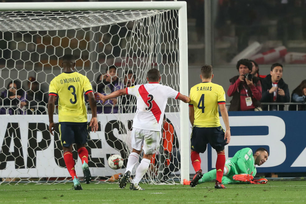 Fifa considera que el gol de Perú contra Colombia fue autogol de David Ospina