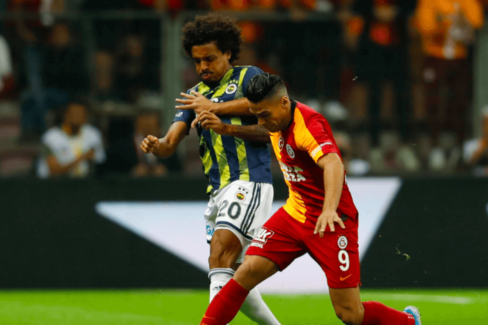 Radamel Falcao García vivió su primer clásico de Turquía.