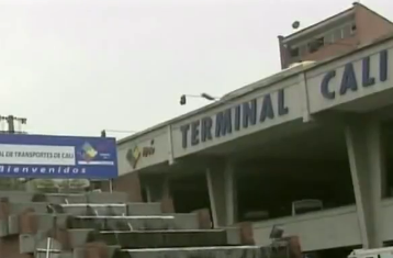 Impiden a enfermo usar baño en terminal de Cali por falta de dinero
