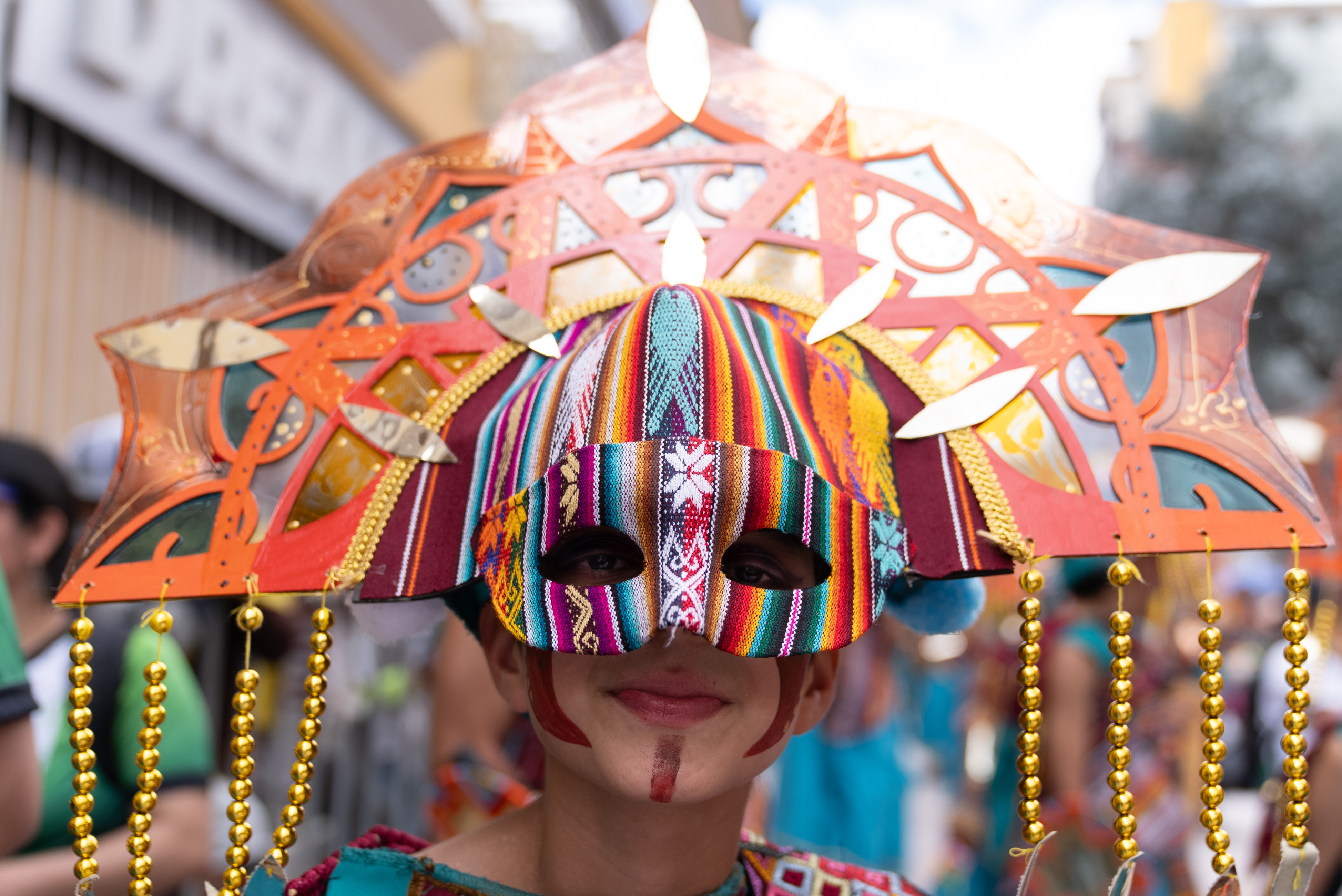 Desfile de los colectivos coreográficos en el Festival de Negros y Blancos, evento que se inició en Pasto, Nariño, el pasado pasado martes 2 de enero y finaliza el próximo lunes 8.