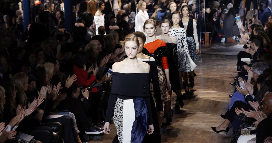 Siluetas femeninas protagonizan la última colección de Dior
