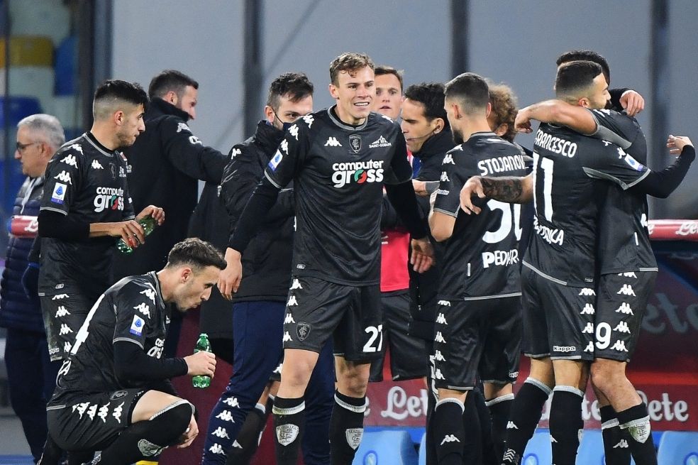 El Napoli de David Ospina perdió en casa y se aleja de la punta de la Serie A