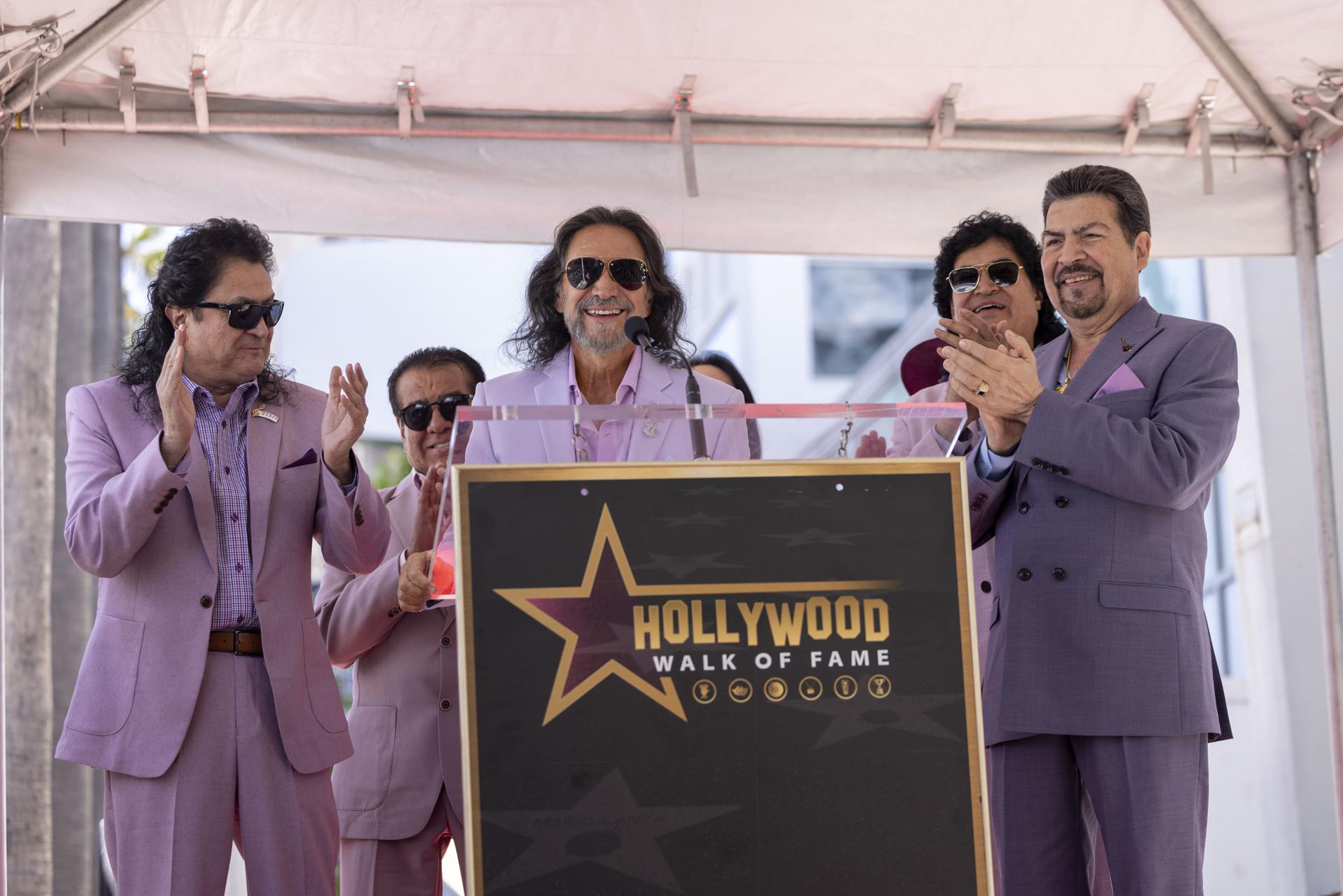 Los Bukis recibieron una estrella en Hollywood. “Los sueños sí se cumplen”