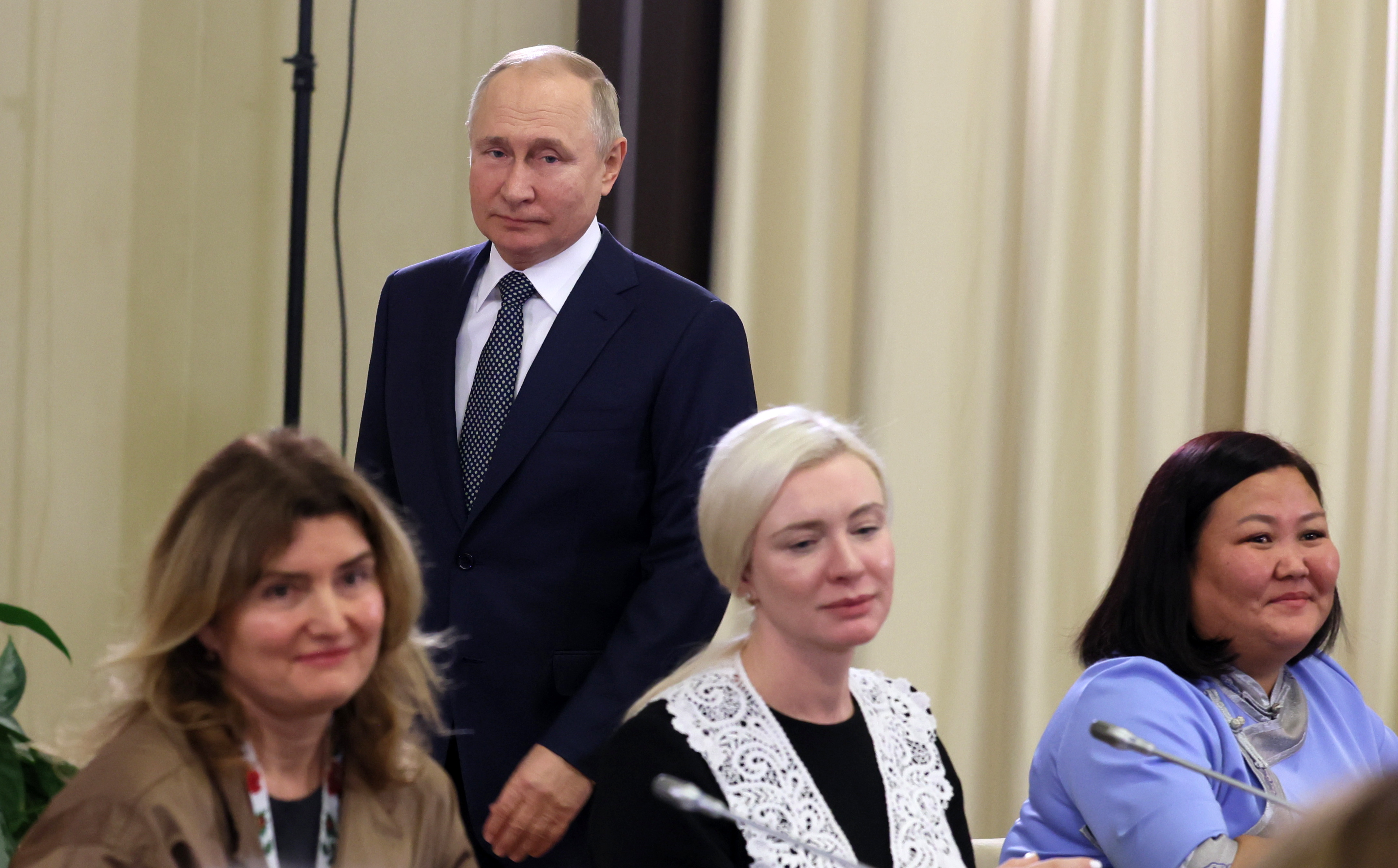 Para evitar reclamos, Putin se reunió con madres de soldados cercanas al gobierno