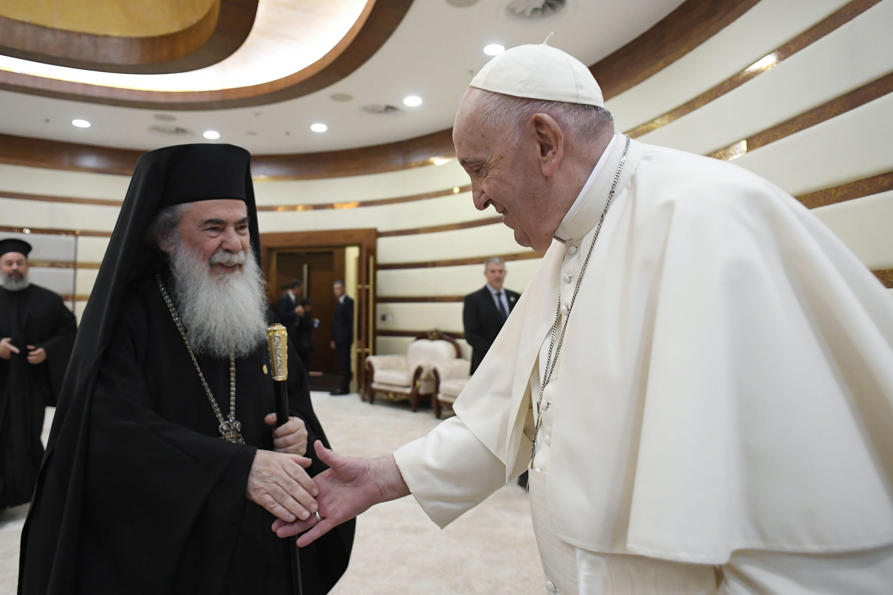 Nur-sultan (Kazakhstan), 14/09/2022.- A handout picture provided by the Vatican Media shows Pope Francis (R) greeting Theophilos III, Patriarch of the Greek Orthodox Church of Jerusalem during the VII Congress of Leaders of World and Traditional Religions in Nur-Sultan, Kazakhstan, 14 September 2022. The congress runs from 14-15 September in the Kazakh capital. (Papa, Kazajstán, Estados Unidos, Jerusalén) EFE/EPA/VATICAN MEDIA HANDOUT HANDOUT EDITORIAL USE ONLY/NO SALES