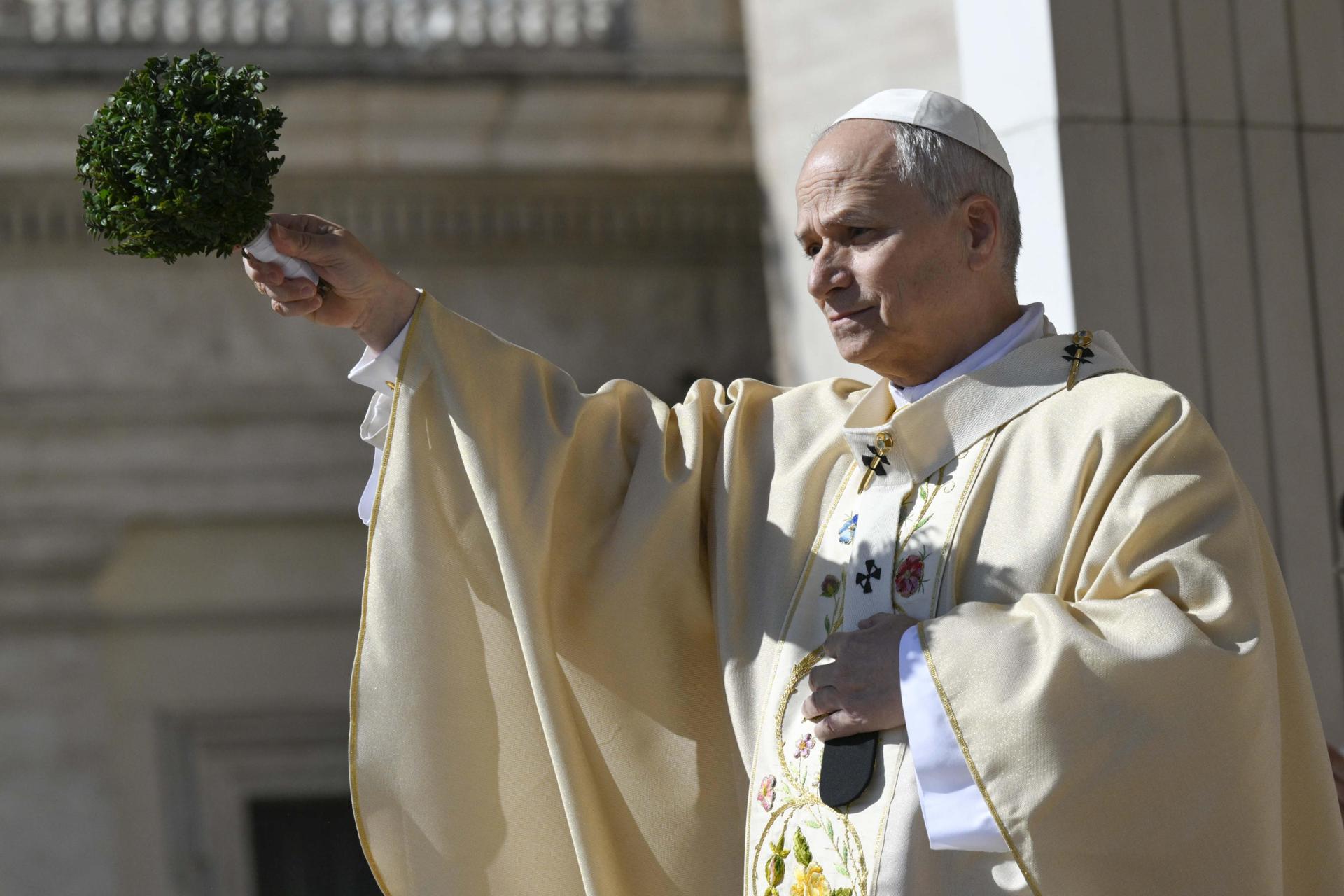El papa criticó que “nos acostumbramos a la violencia” en su primer mensaje de Pascua