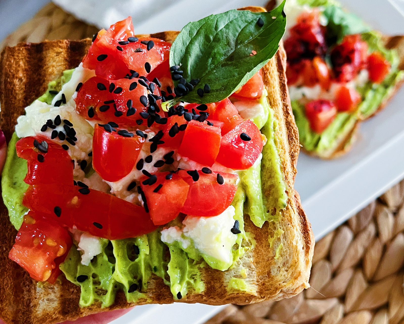 Montaditos de aguacate, una receta para despertar el paladar