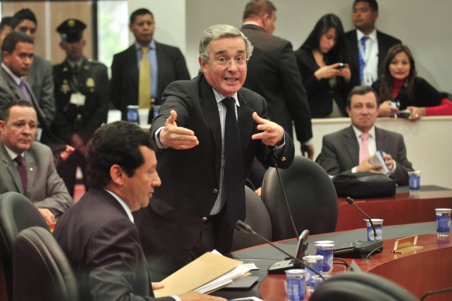 Uribe pierde primer pulso con su investigador por ‘Yidispolítica’