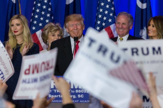 Golpeados por Trump, los demócratas buscan una nueva figura