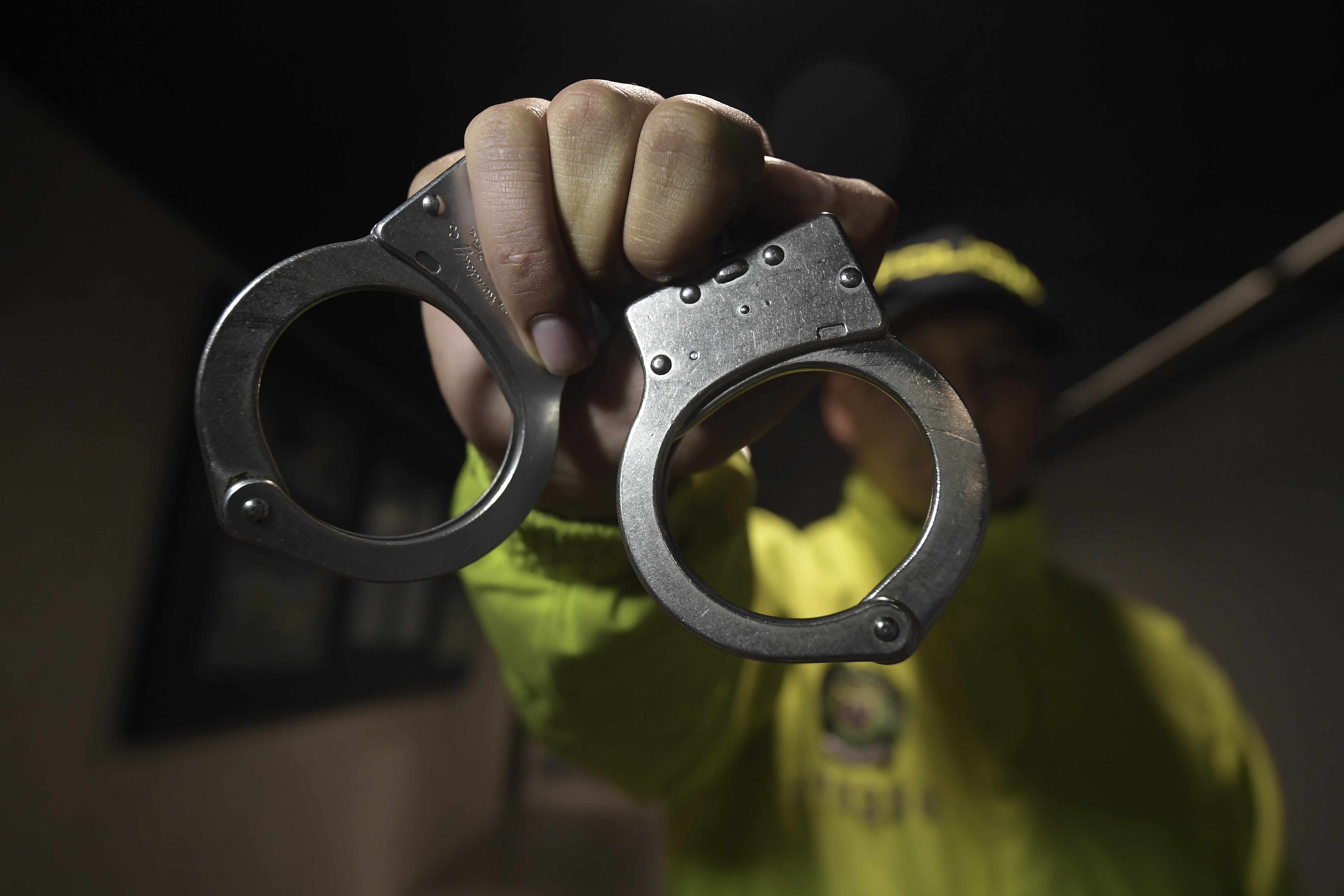 Encarcelan a hombre que mató a joven ciclista por robarlo en un puente