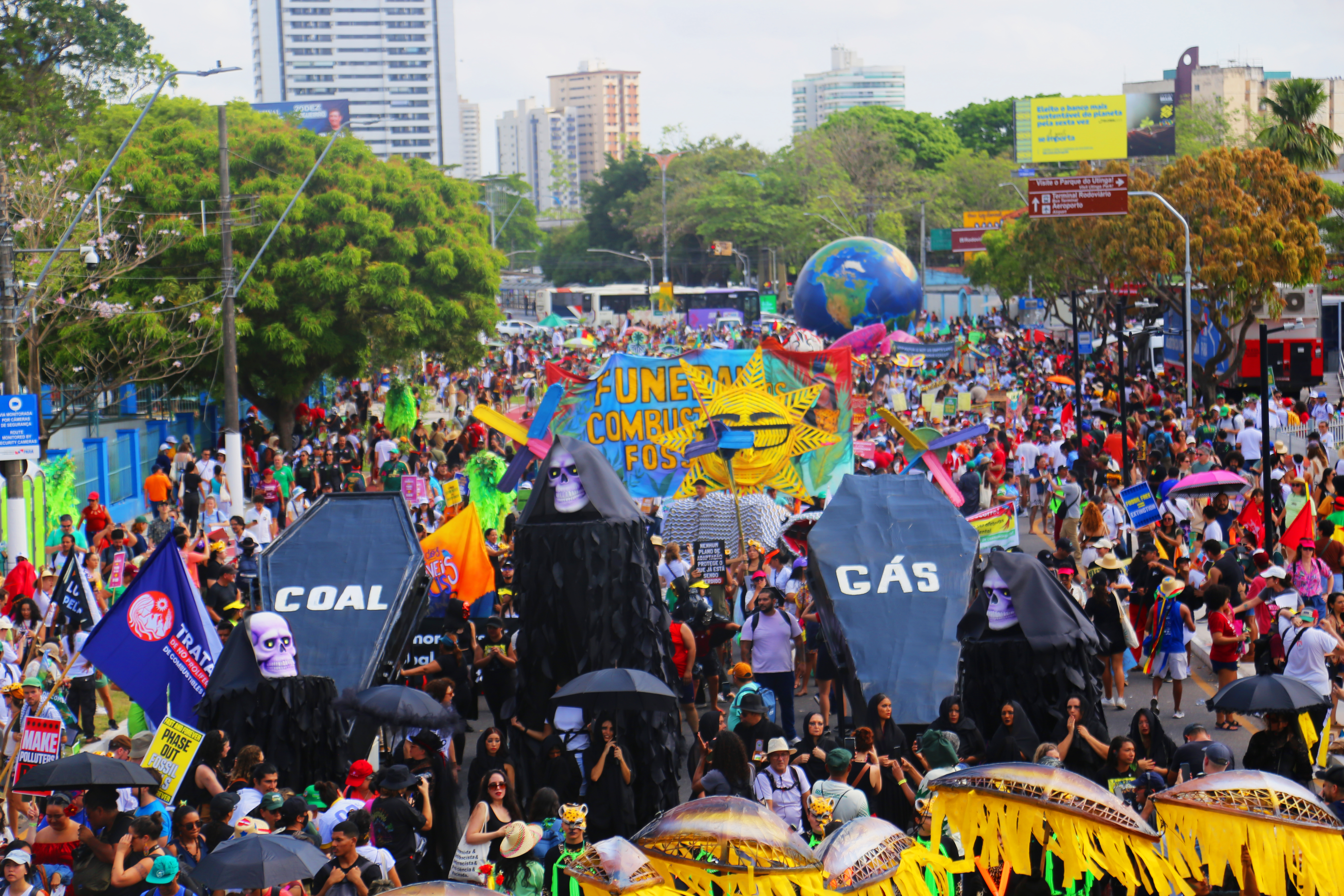 “Del Sur Global para el mundo, mostramos cómo debe ser una transición energética justa y valiente", dijo João Talocchi, cofundador de la Alianza Potência Energética, uno de los participantes de la marcha.