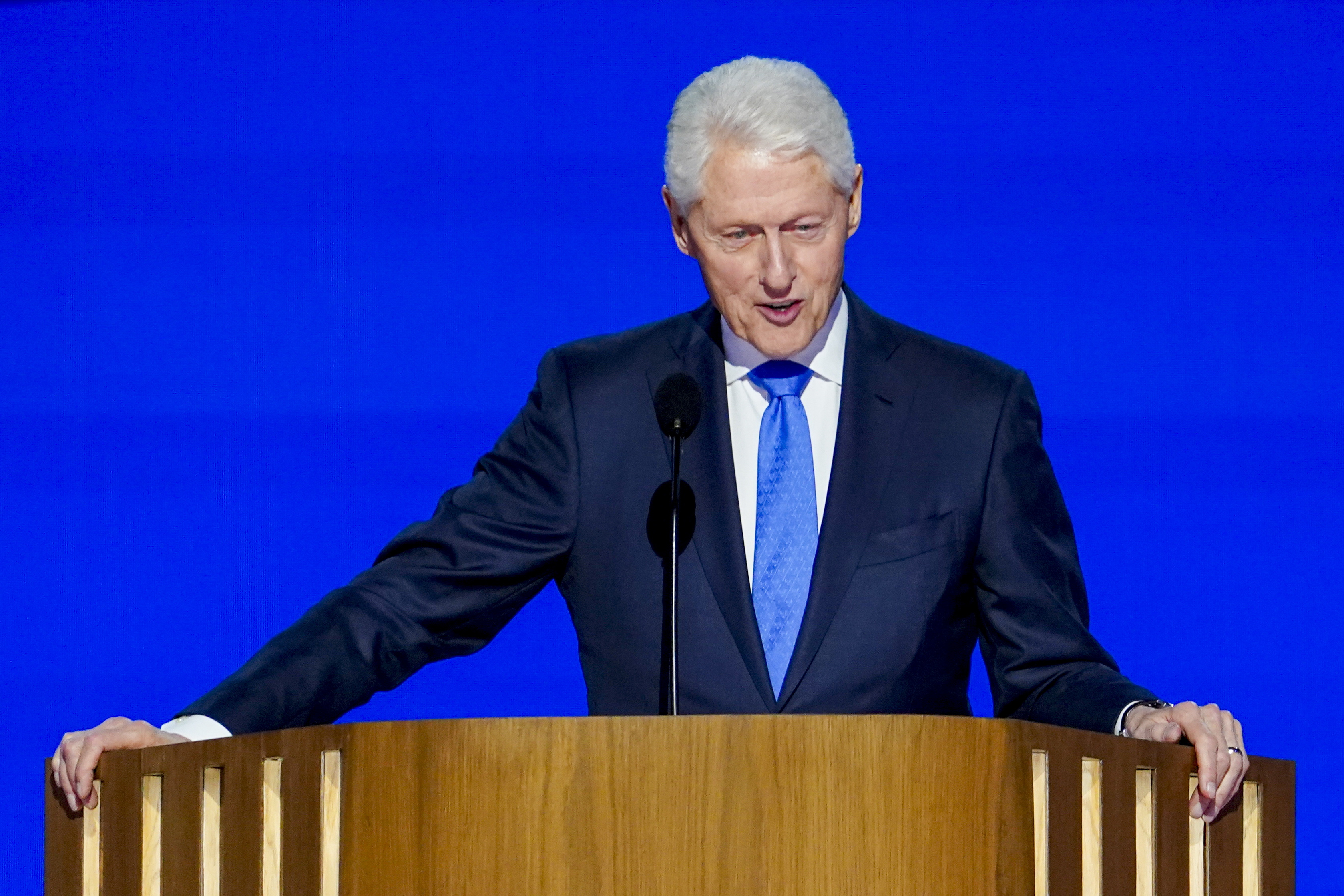 Expresidentes a la carga: Clinton se suma a Obama y refuerzan la campaña de Harris