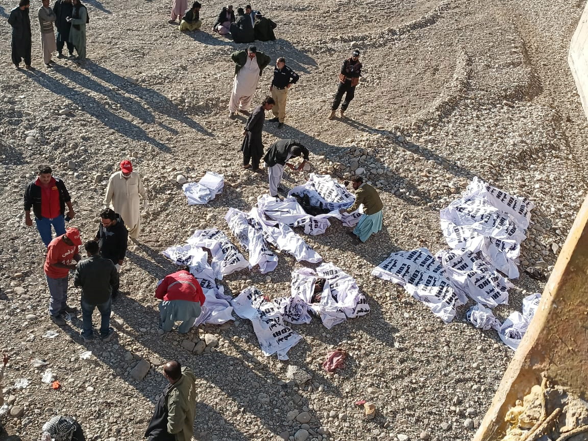 Pakistán: un naufragio y la explosión de un autobús dejan más de 50 muertos