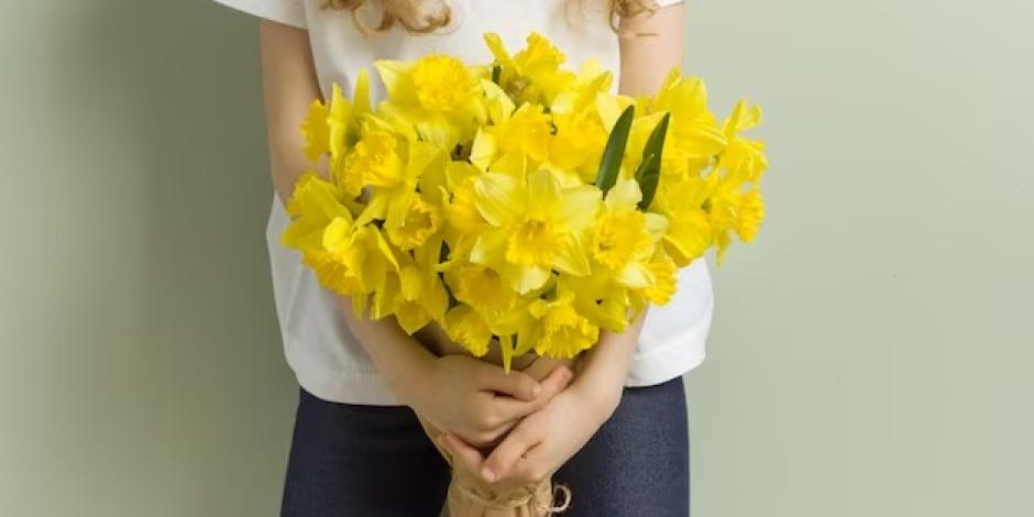 Personas han comentado en las redes sociales que las flores amarillas tienen dos significados diferentes y es que regalarlas a personas adquiere un significado de amor.