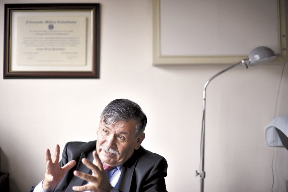 El doctor Óscar Andia, director del Observatorio de Medicamentos de la Federación Médica Colombiana. / Luis Ángel