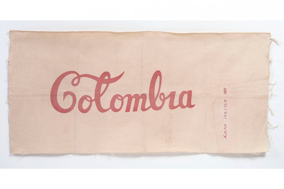 Antonio Caro / Colombia / Serigrafía sobre tela - edición 102 de 150 / 41.5 x 87.5 cm / 1977.
