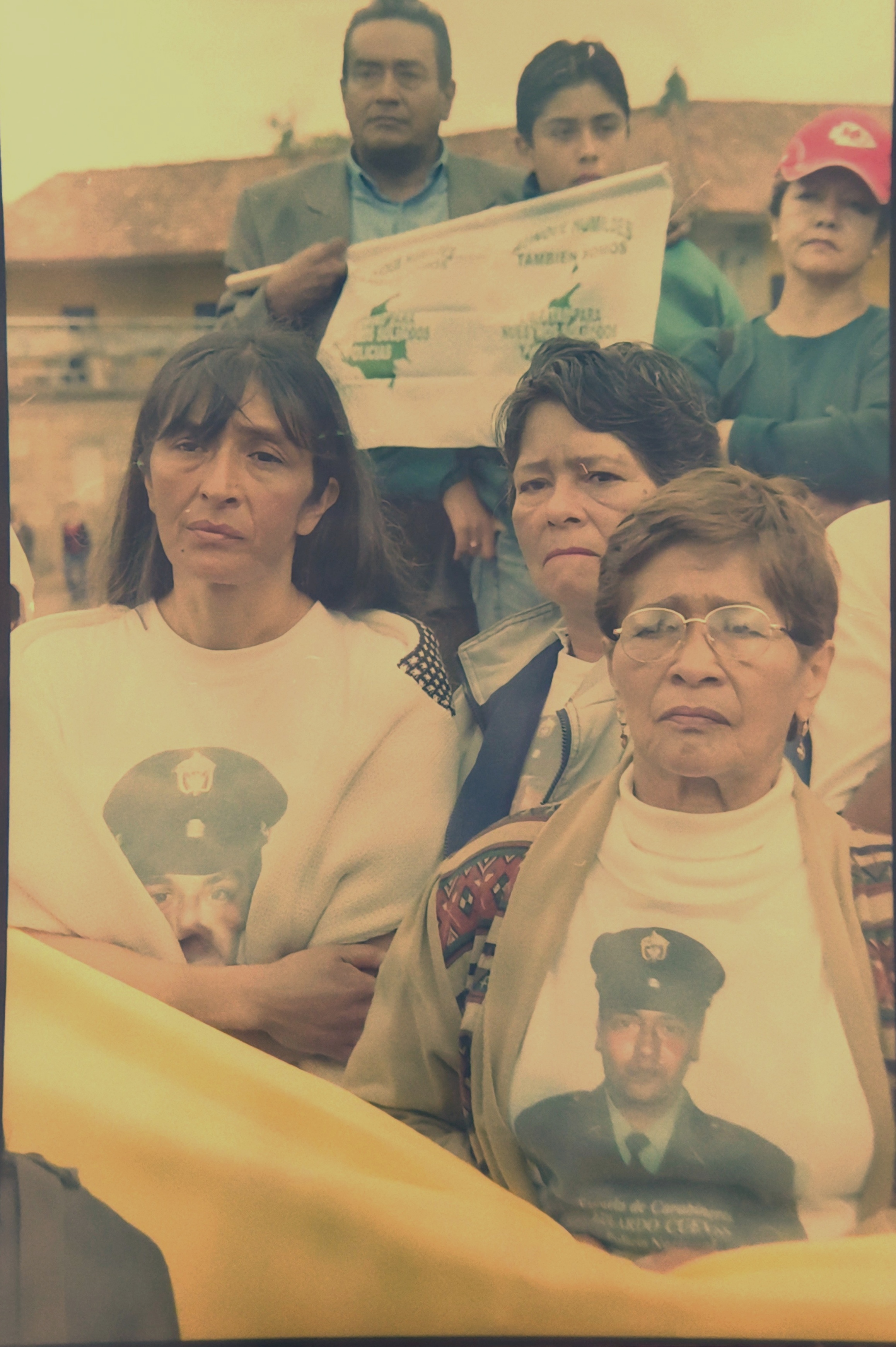 La movilización de familias enteras fue una de las características de Asfamipaz. Además de tomarse las calles, las iglesias y dependencias oficiales, iban de madrugada a las emisoras de cobertura nacional para enviar mensajes a sus seres queridos.