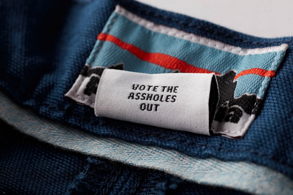 “Vota para sacar a los cabrones”: la campaña de la marca Patagonia