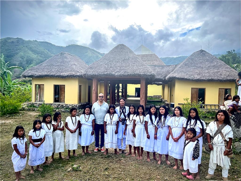 Iván Benavides realizó una serie de laboratorios en territorios indígenas como en la Sierra Nevada de Santa Marta con el Pueblo Arhuaco.