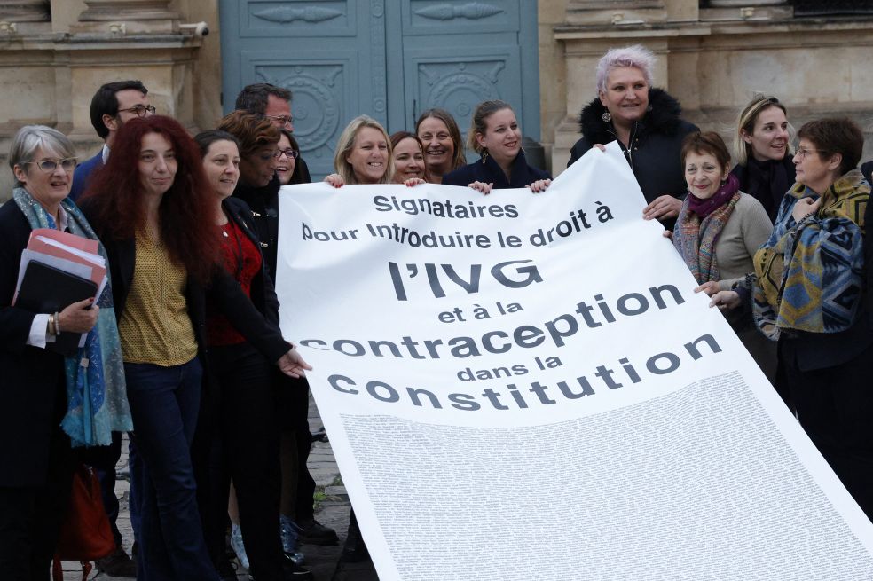 Histórico: Francia será el primer país en donde el aborto es un derecho constitucional