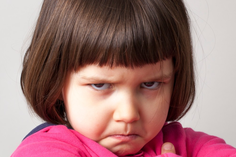 8 pasos para controlar la agresividad de tus hijos sin gritarlos ni regañarlos