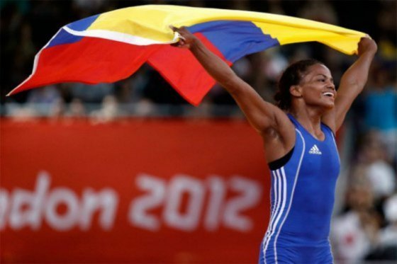Jackeline Rentería se fracturó la mandíbula el viernes pasado en Polonia. Foto: AFP
