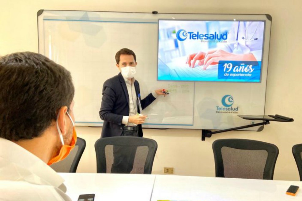 Gracias al programa Telesalud de la Universidad de Caldas, el departamento cafetero ha abanderado la apuesta por la medicina y orientación a través de las pantallas. Según cifras de la Gobernación de Caldas, 47 mil ciudadanos han accedido a los servicios que presta este centro de salud virtual en temas como atención médica, psicología y conferencias sobre la COVID-19.