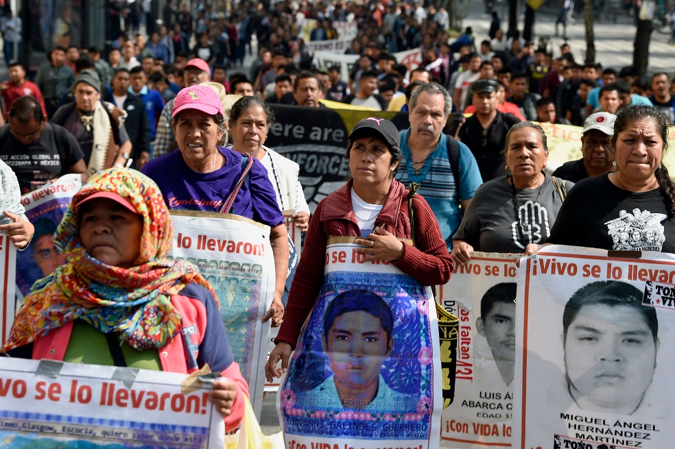 México envía a Austria restos óseos que podrían corresponder a estudiantes de Ayotzinapa