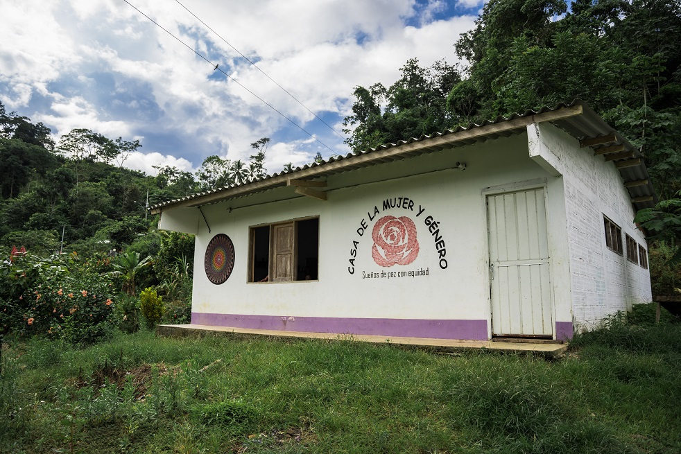 La Casa de la Mujer y Género, donde funciona el taller de confecciones de las mujeres de San José de León, en Mutatá.