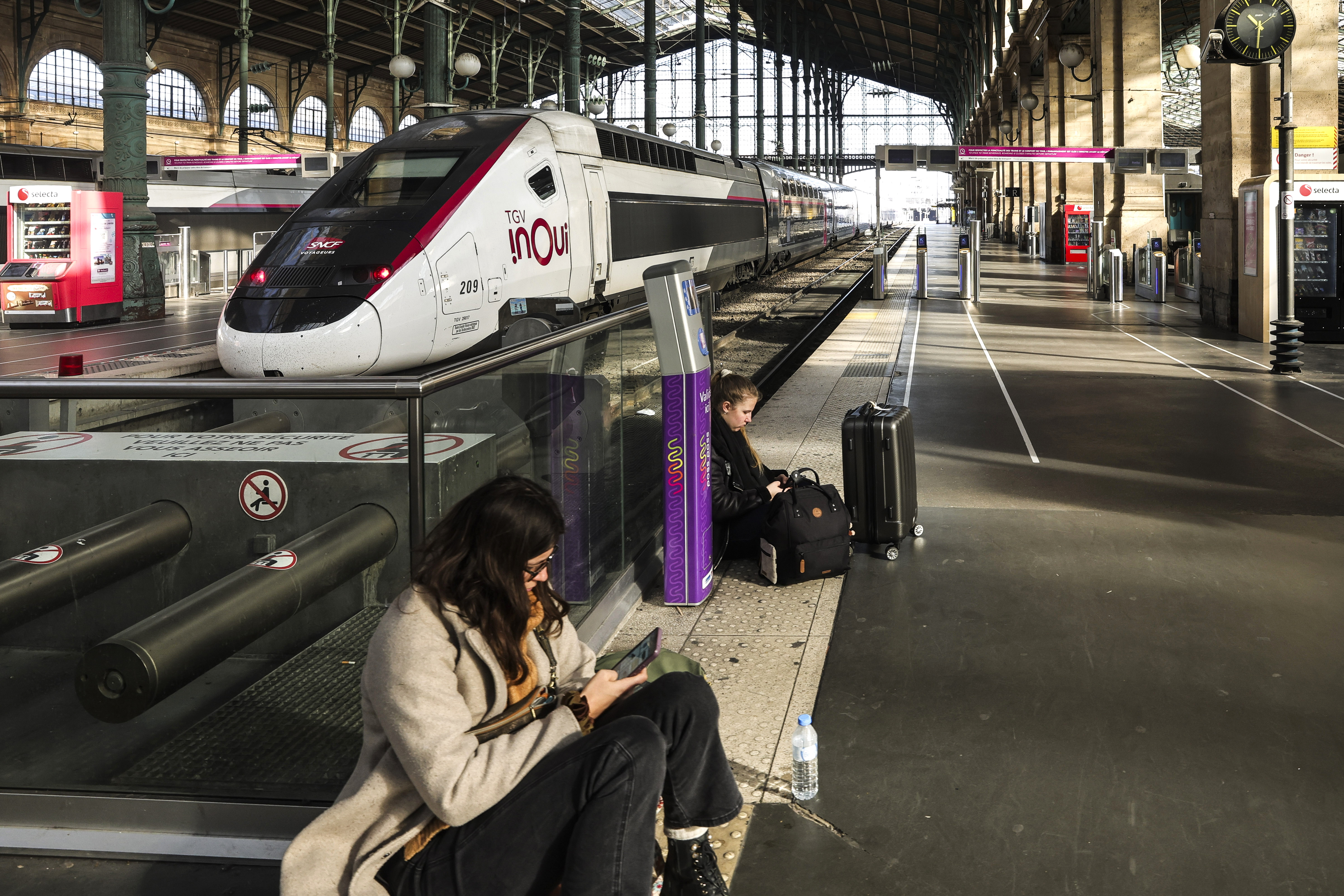 París: hallan bomba de la II Guerra Mundial; paraliza su mayor estación de trenes