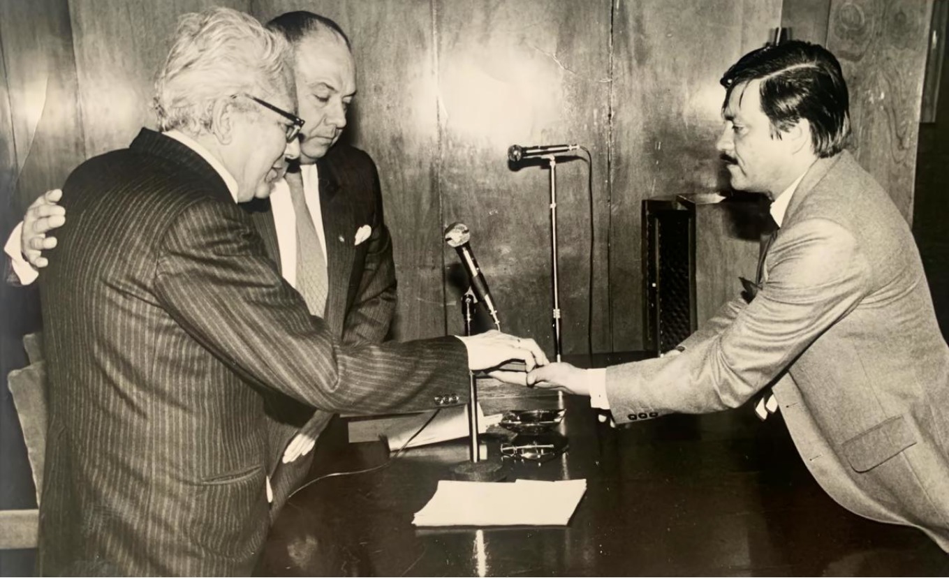 Don Guillermo Cano en la redacción: director y maestro