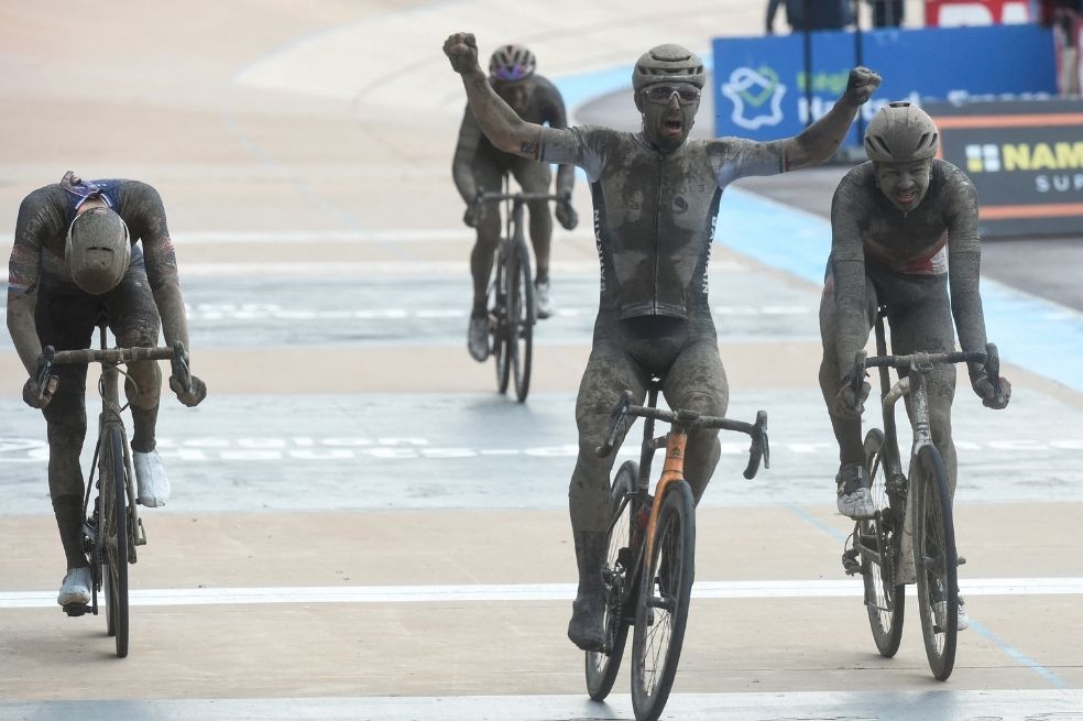 Van der Poel llega como favorito a la París-Roubaix