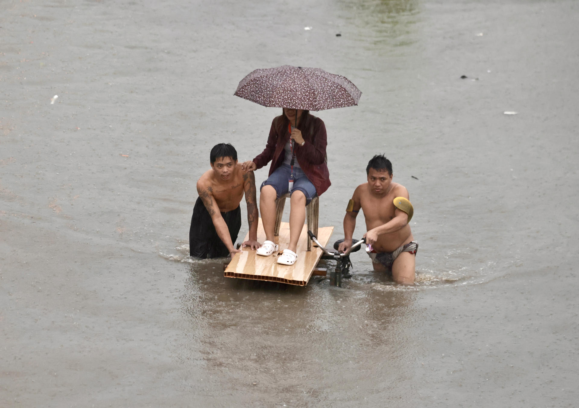 Casi 50.000 desplazados en Filipinas por graves inundaciones