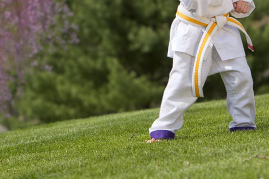 ¿Qué hacer si tu hijo tuerce un pie al caminar?