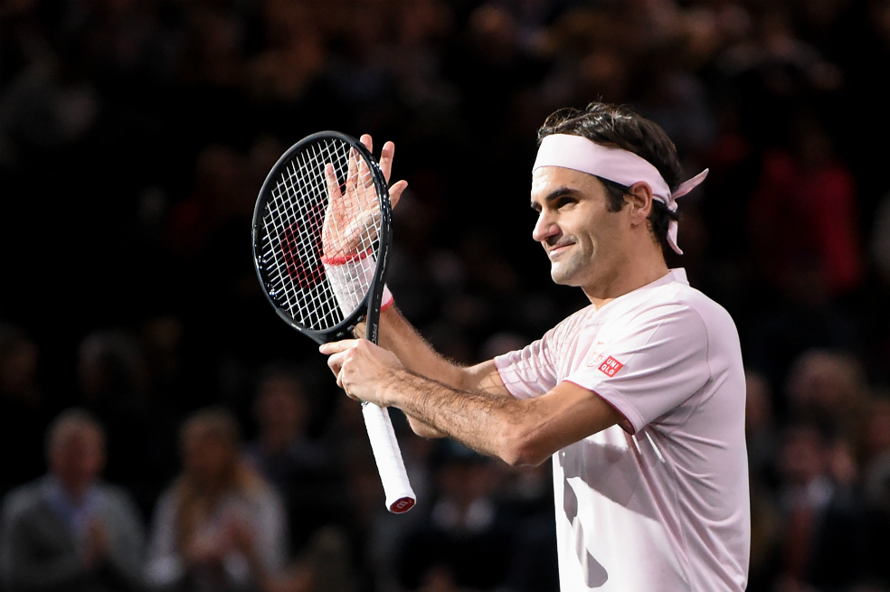 Federer ganó y jugará ante Novak Djokovic la semifinal del Masters 1000 de París