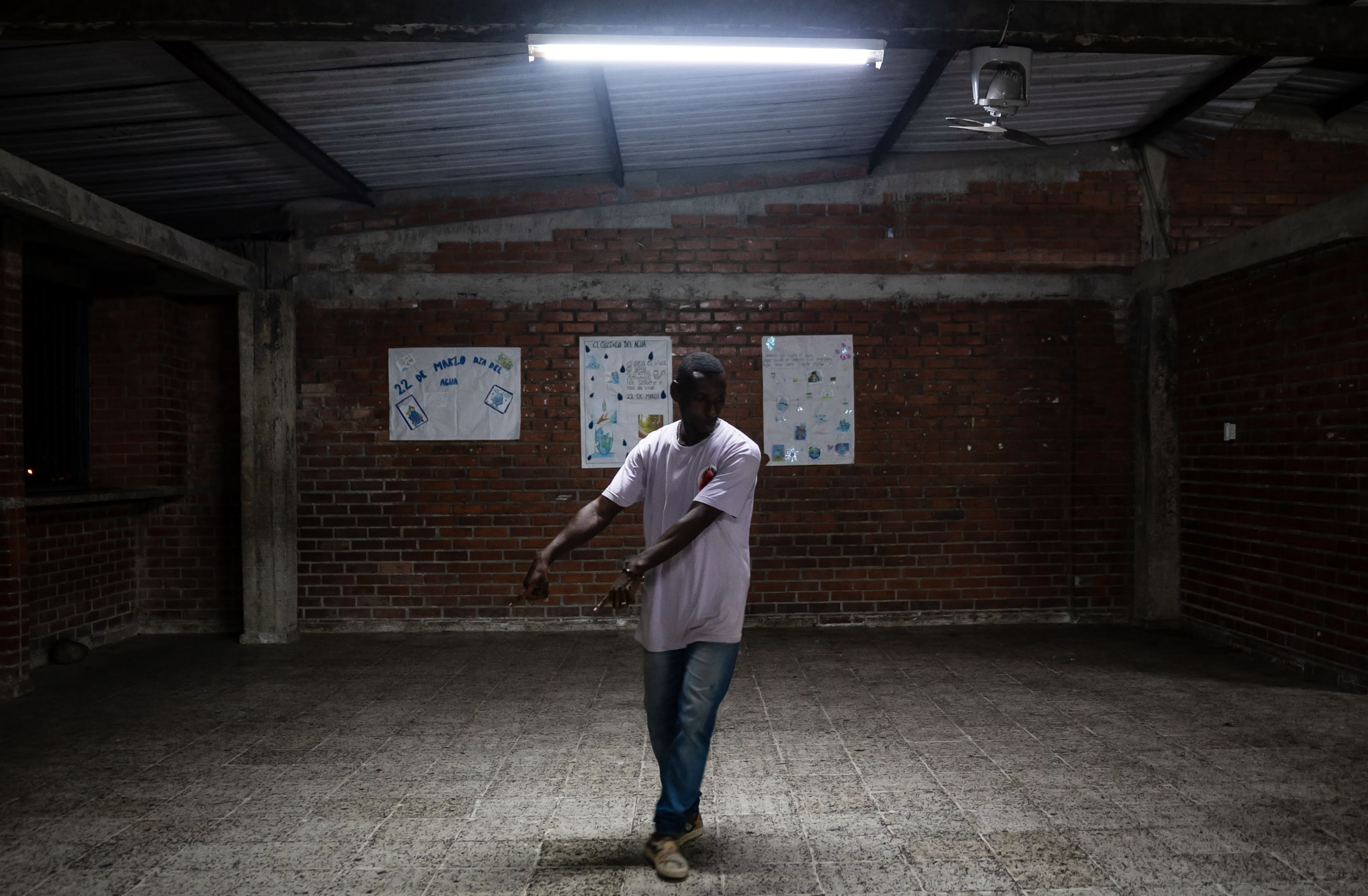 "Un gran amigo mío dice: 'Bailemos hasta que todo se solucione'. Y ese es mi sueño, que el grupo sea una herramienta para reconstruir el tejido social", dice el profesor Fabián.