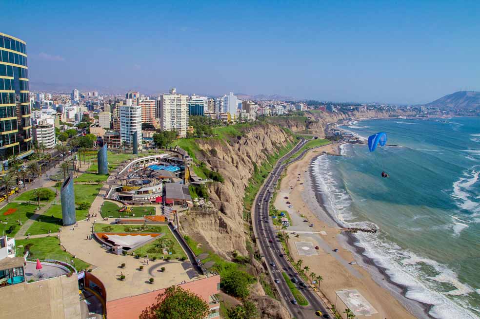 Sesenta y cinco horas hasta Lima