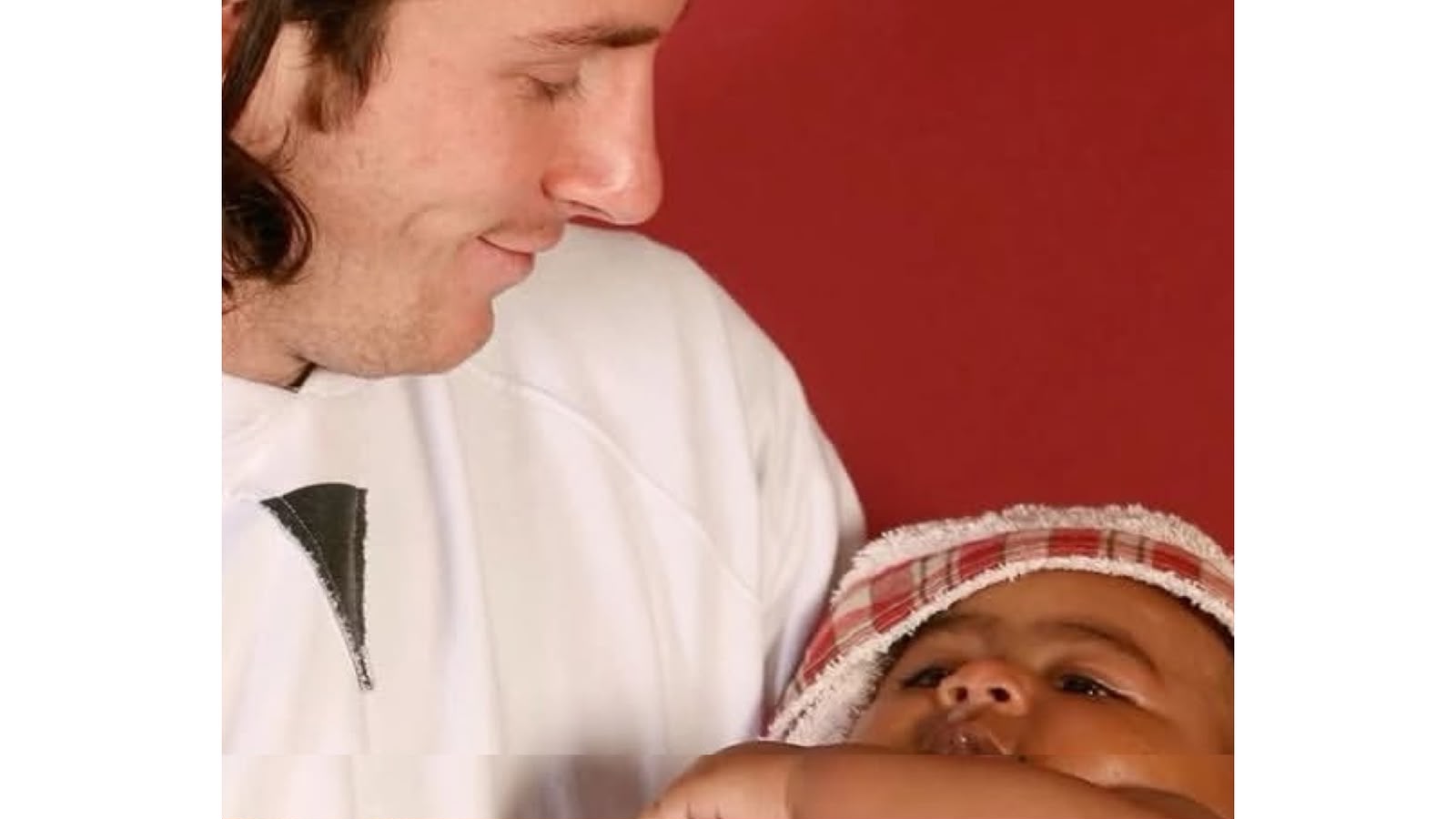 Foto de Messi bañando a Lamine Yamal es real. Habla fotógrafo que la tomó. “Fue complicado”