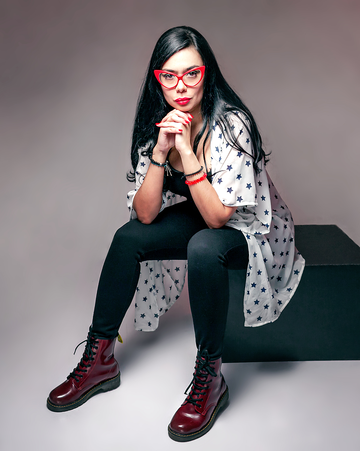 Valeria es columnista de la revista Cromos, creadora del Blog Solteras DeBotas, uno de los más leídos del diario El Espectador; futura sexóloga, experta en empoderamiento femenino, educación emocional y sexualidad. Su comunidad está conformada por más de 250 mil mujeres de Colombia y Latinoamérica. Además, trabaja como speaker y da charlas motivacionales a las mujeres. Otra de sus publicaciones es la agenda de bienestar “Mujer 10”.