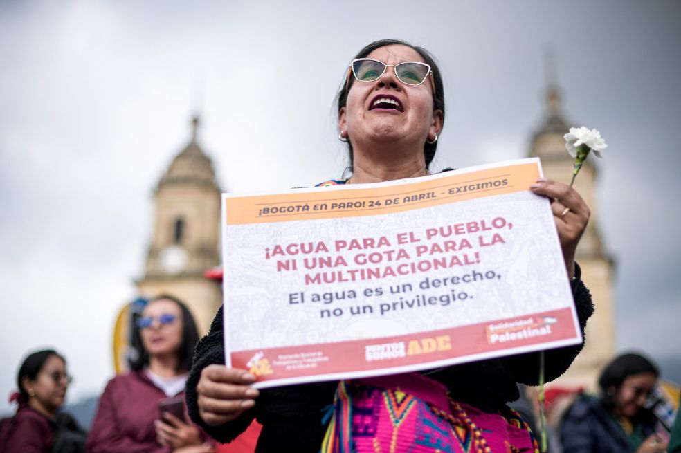 Los maestros también aseguraron que "hay colegios deteriorados, docentes y directivos con sobrecarga laboral, un Programa de Alimentación Escolar (PAE) ineficiente y exigencias incumplidas”.