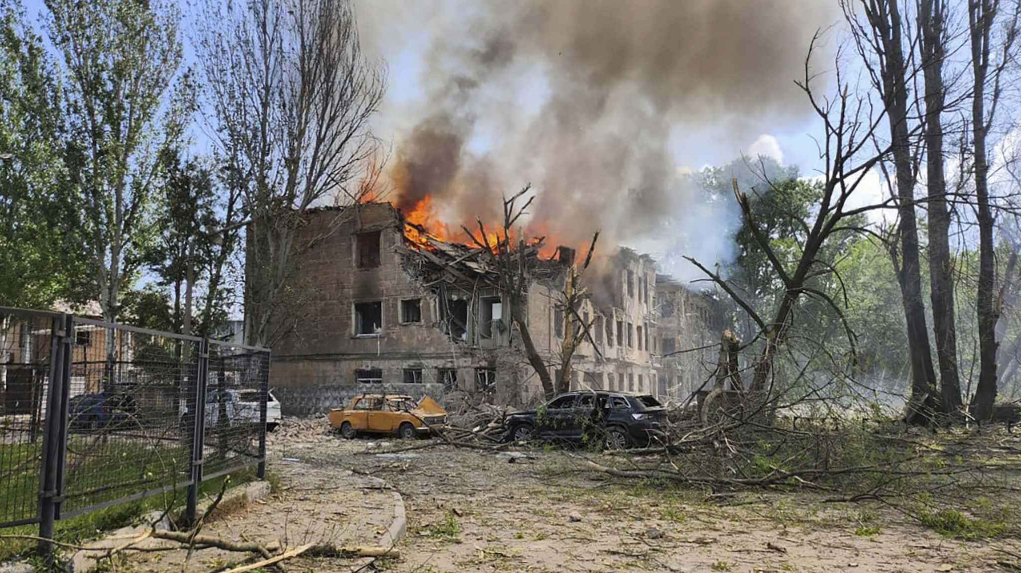Las sirenas de la guerra: bombardeo ruso deja al menos 20 heridos en Dnipro