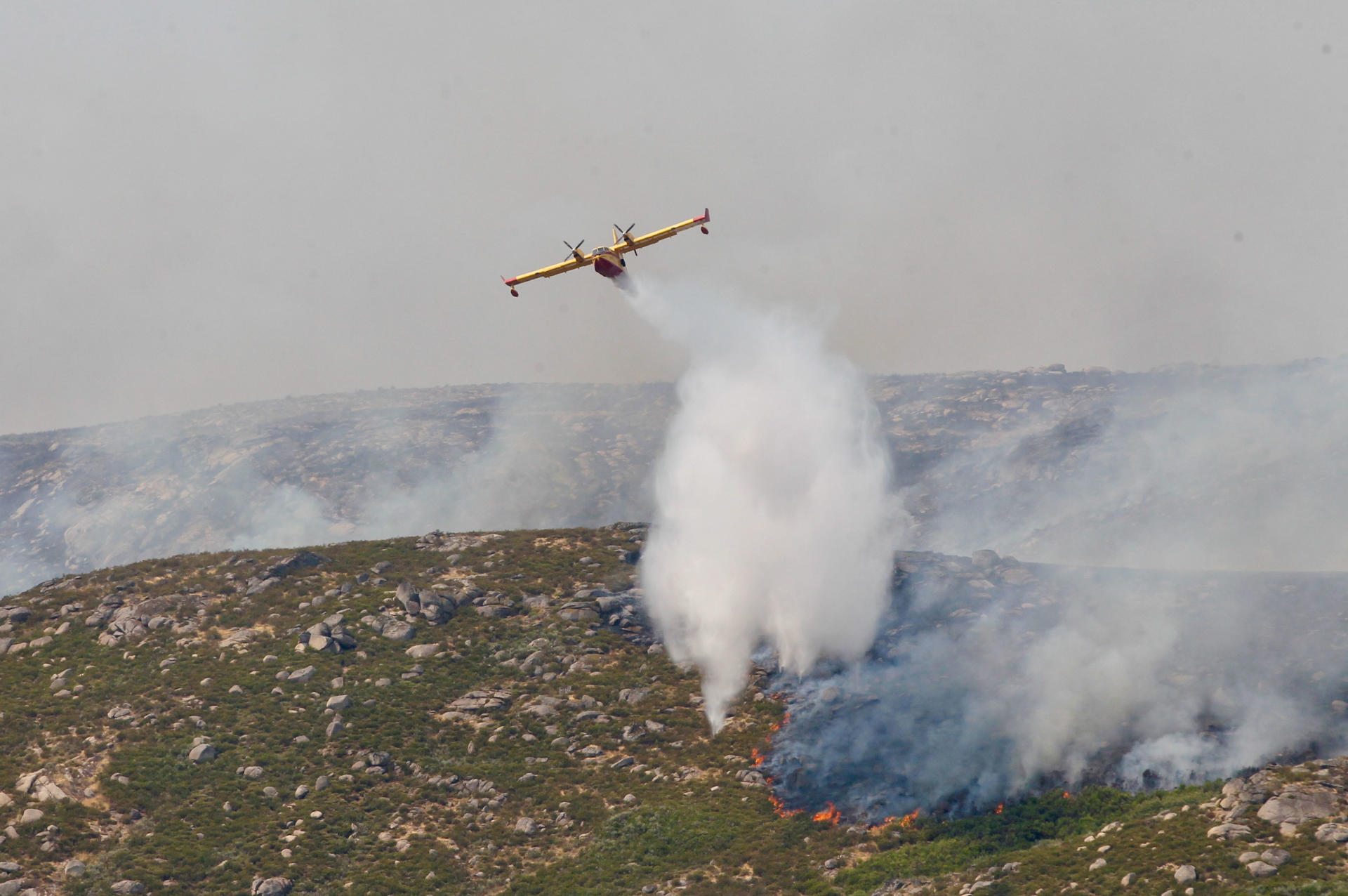 Incendios en España: detienen al presunto autor y llegan aviones cisterna