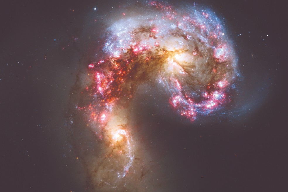 Cada día que pasa en órbita, el Hubble es además un laboratorio de resistencia de materiales y equipos electrónicos, que permite diseñar mejores equipos para enfrentar el hostil ambiente del espacio. No existen planes para nuevas misiones que permitan reparar el Hubble, y con cada órbita la fricción de la atmósfera de la Tierra lo trae cada vez más cerca del final de su increíble misión. (Lea también:A los científicos no les cuadran los datos sobre la velocidad de expansión del universo)