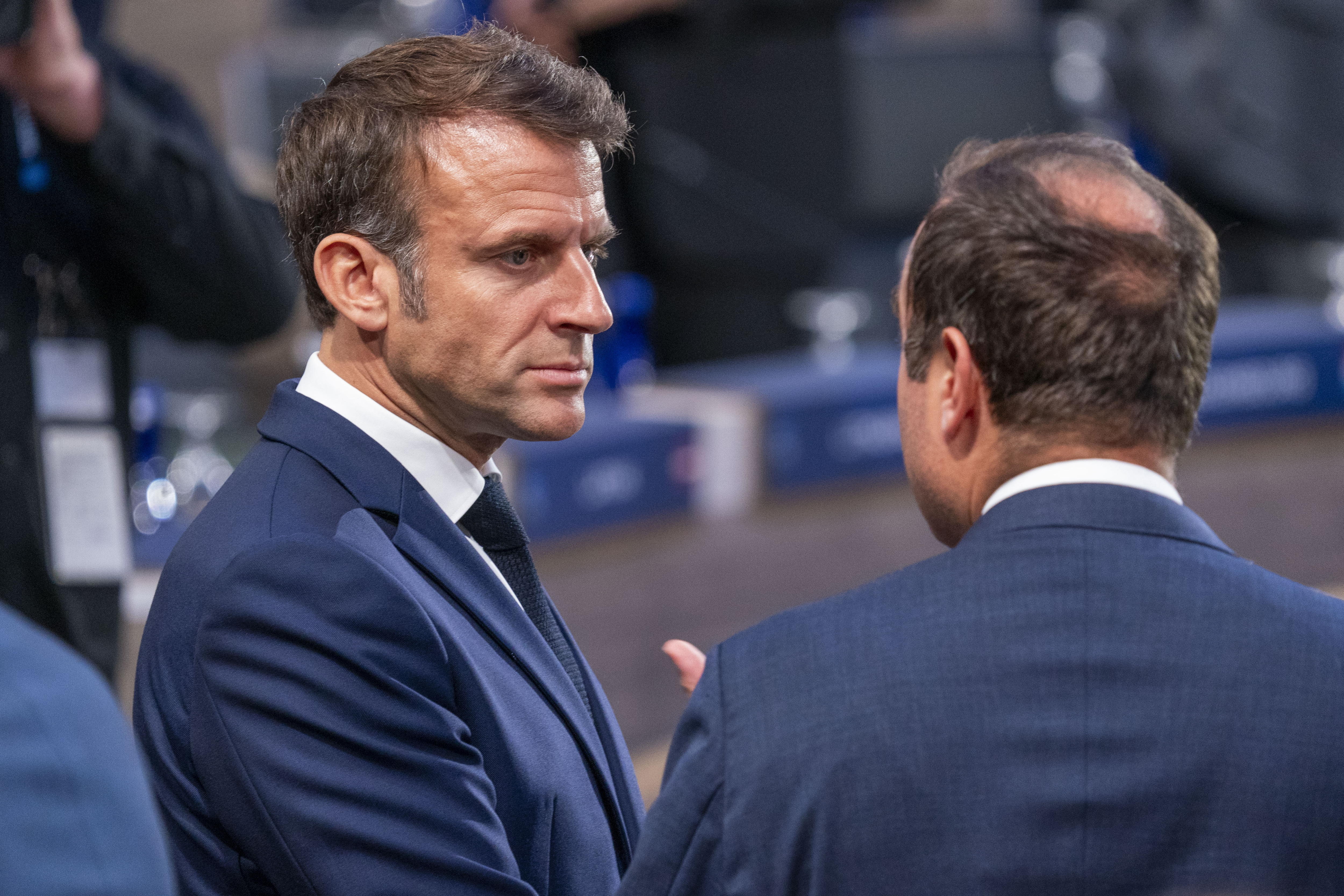 La izquierda francesa presiona a Macron y pide el puesto de primer ministro